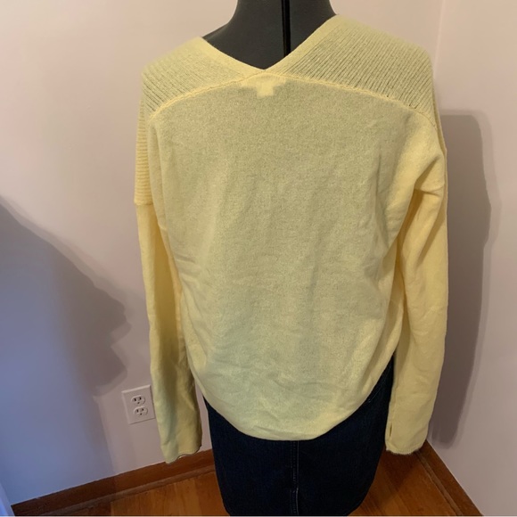 NWOT Duffy cashmere pale yellow sweater size large - Picture 3 of 8